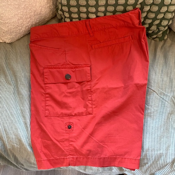Women’s Eddie Bauer Red Cargo Shorts, Size 12 - Picture 1 of 9